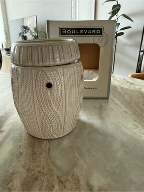 BNWT Boulevard Ceramic Fragrance Warmer